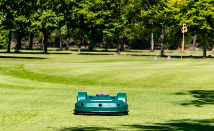 Golf_Perfektion Bigmow mäht Golfrasen mit System