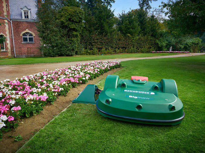 Park_optimaleLosung perfektes, GPS-navigiertes Mähen