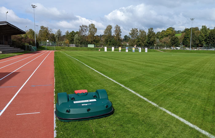 Fußball_Bahnen Belrobotics systematisches Mähen in Bahnen